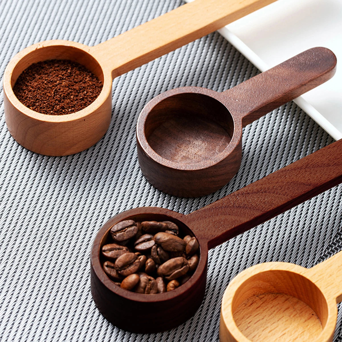 Cuillère Doseuse à Café en Bois de Noyer Massif