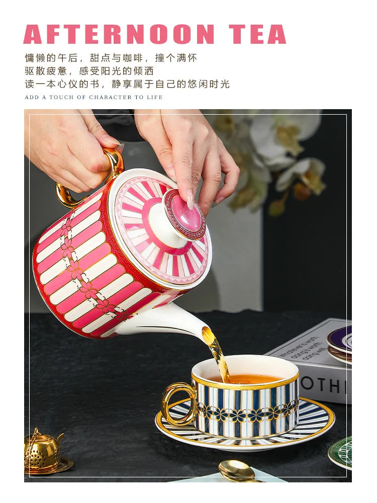 Tasse à Café Porcelaine Fine Bordure Dorée Style Royal