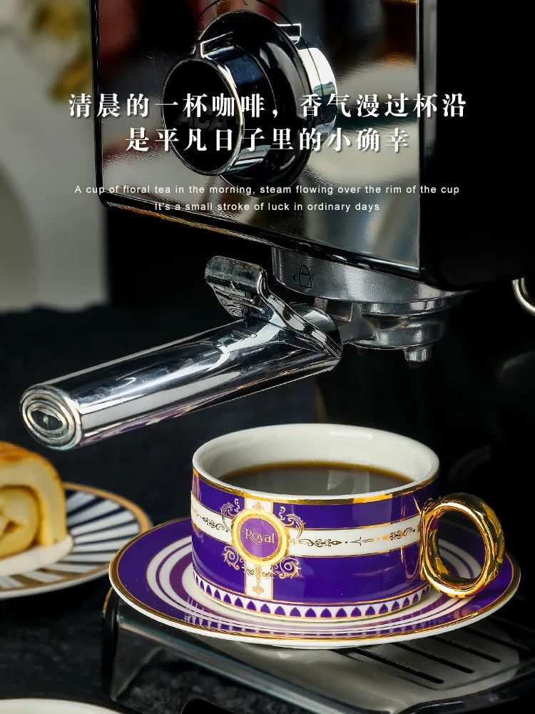 Tasse à Café Porcelaine Fine Bordure Dorée Style Royal