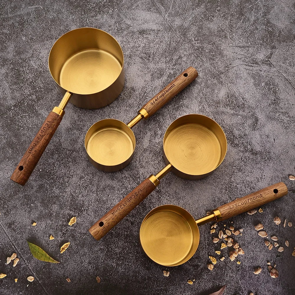 Ensemble Tasses et Cuillères à Mesurer Doré Manche Bois