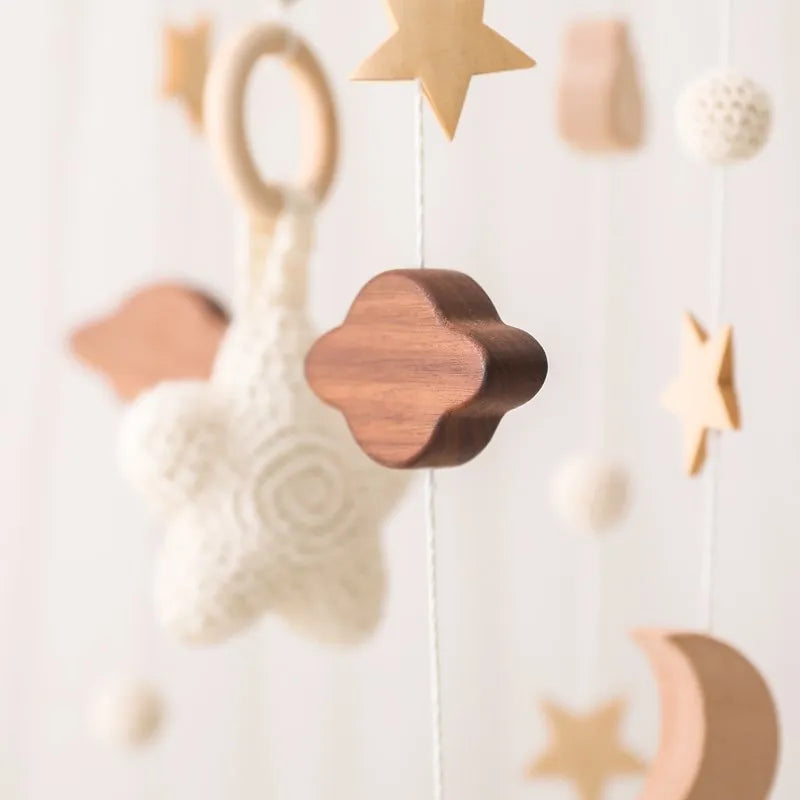 Mobile Musical en Bois pour Lit Bébé