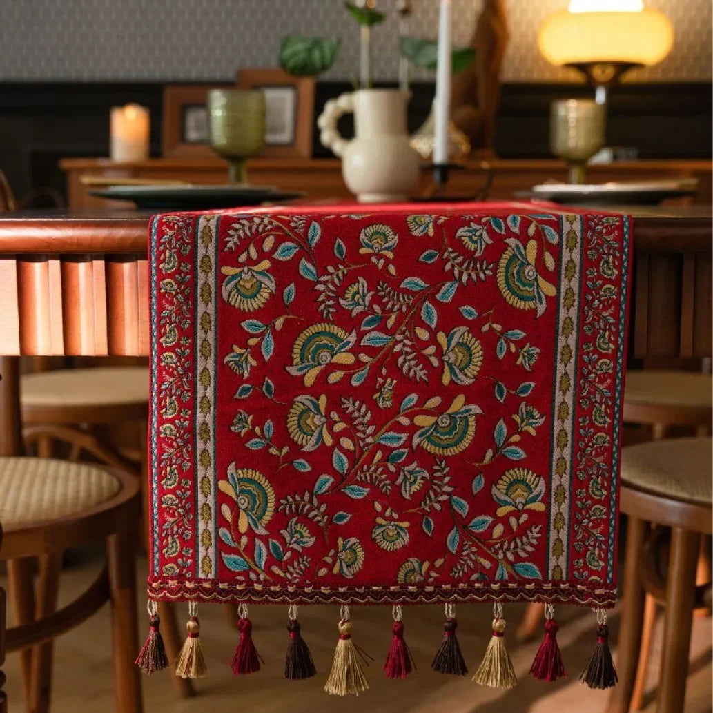 Chemin de Table Brodé Floral - Jacquard à Pompons
