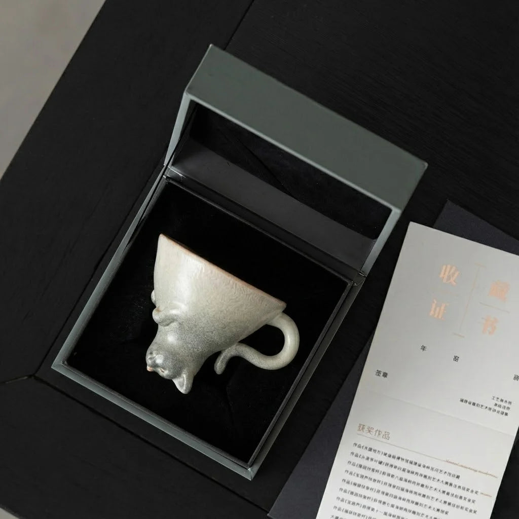 Tasse Sculpture Chat en Céramique Design Réversible