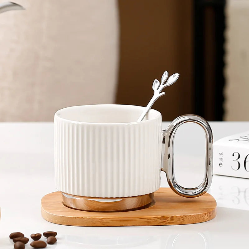 Tasse en Céramique avec Cuillère et Soucoupe Poignée Dorée