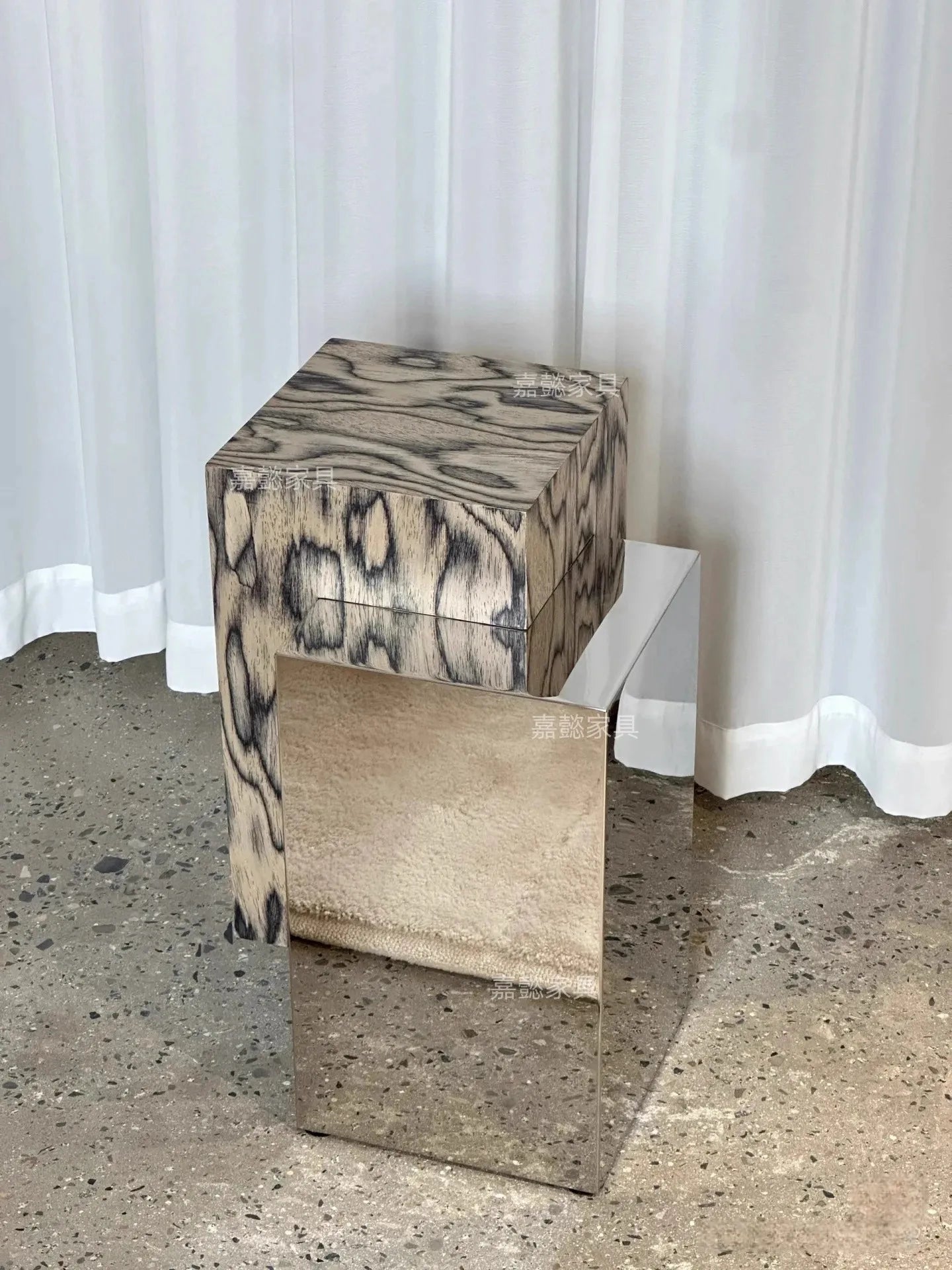 Geometric Metal Side Table – Light Luxury Accent Table