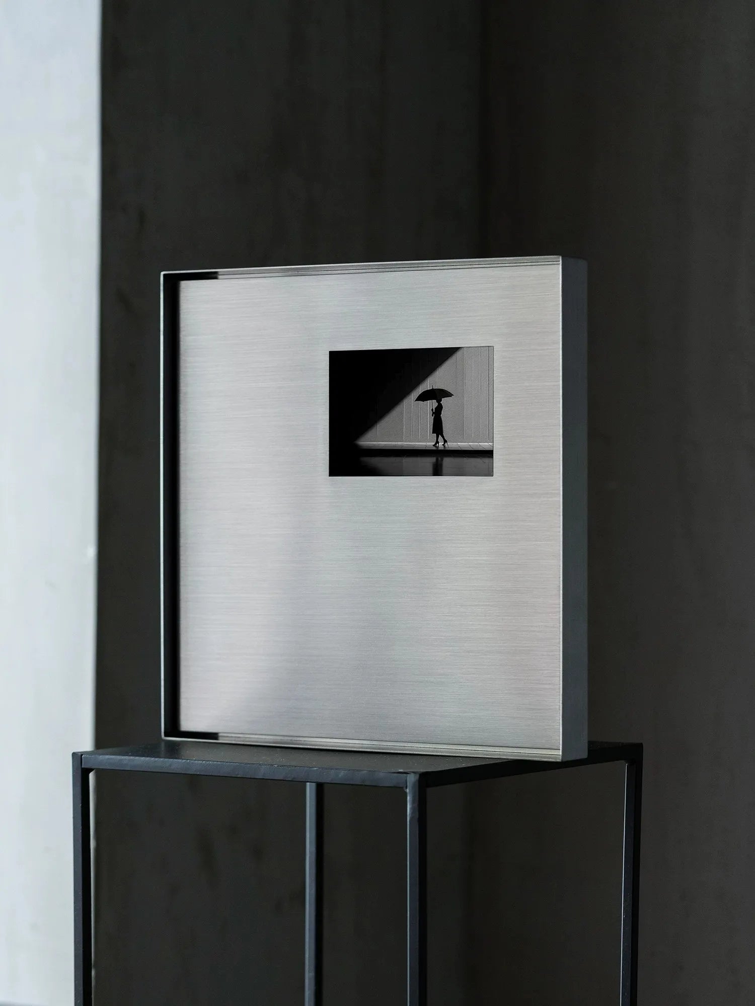 Matte Silver Picture Frame – Wall-Mounted Square Photo Frame, 35x35cm