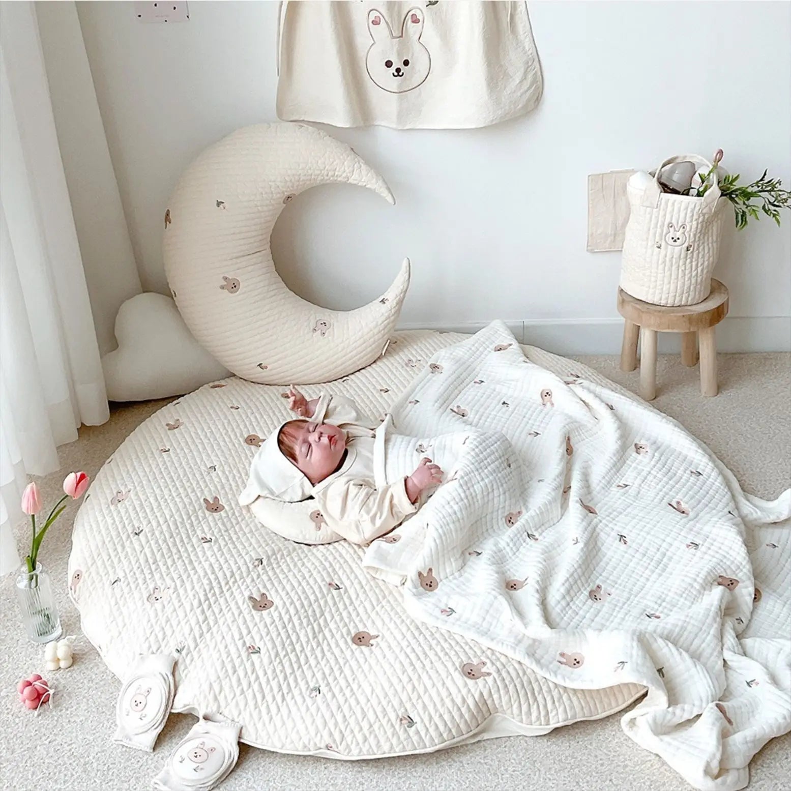Tapis d'Éveil Rond Brodé Lapin et Fleurs