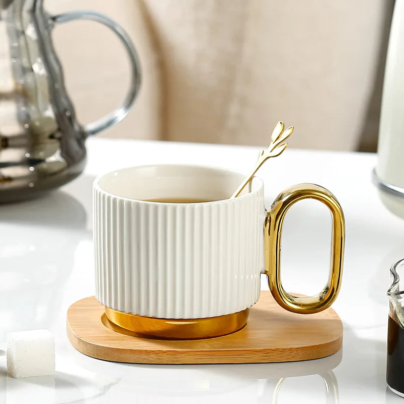 Tasse en Céramique avec Cuillère et Soucoupe Poignée Dorée