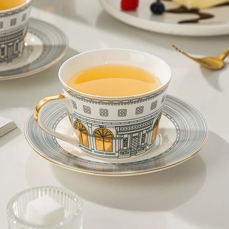 Tasse à Café Européenne Peinte Dorée avec Soucoupe