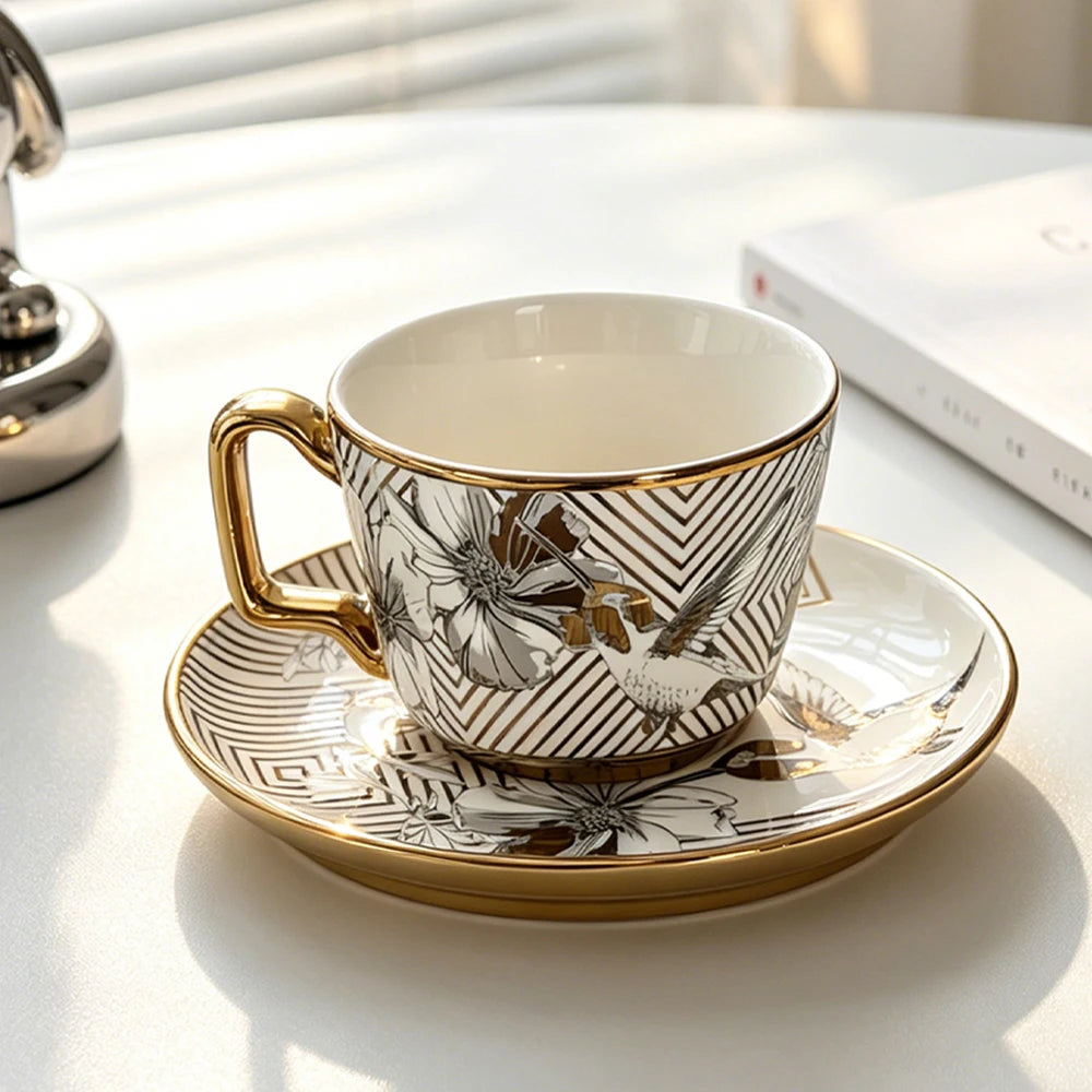 Tasse à Café Vintage Porcelaine Motif Fleurs et Oiseaux