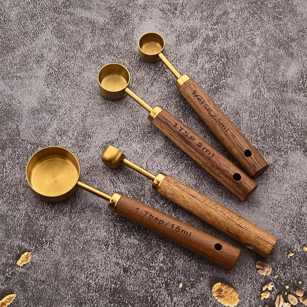 Ensemble Tasses et Cuillères à Mesurer Doré Manche Bois