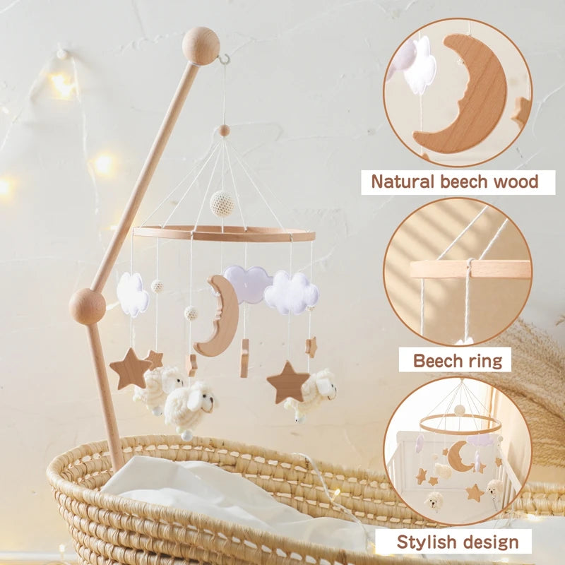 Mobile Musical en Bois et Feutrine pour Berceau