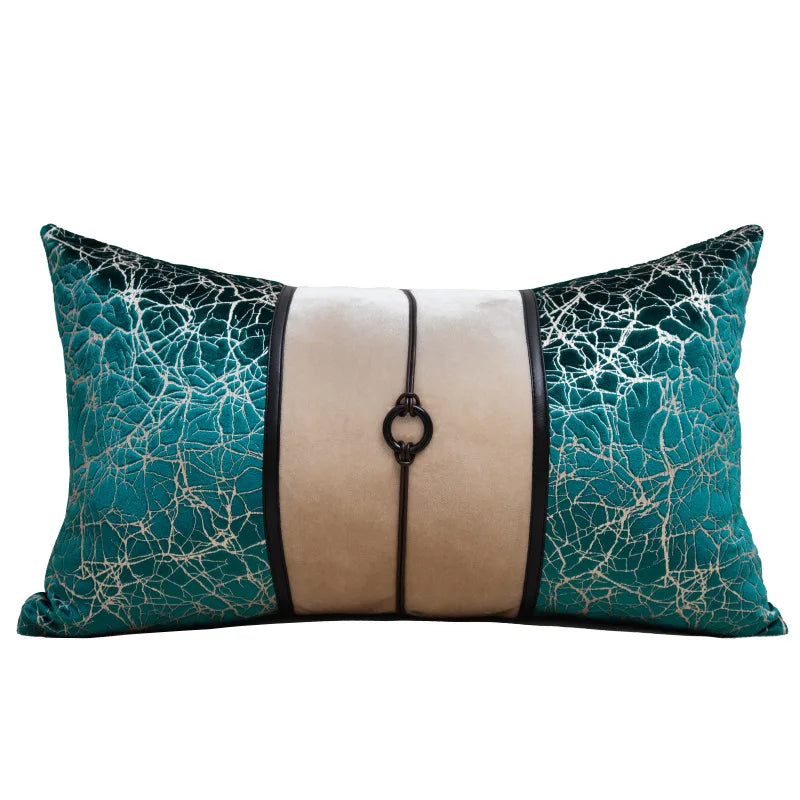 Housse de Coussin Lombaire Effet Python avec Pompon Art Déco