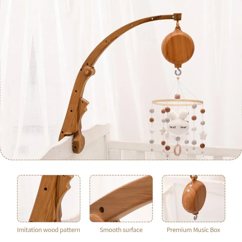 Mobile Musical en Bois et Feutrine pour Berceau