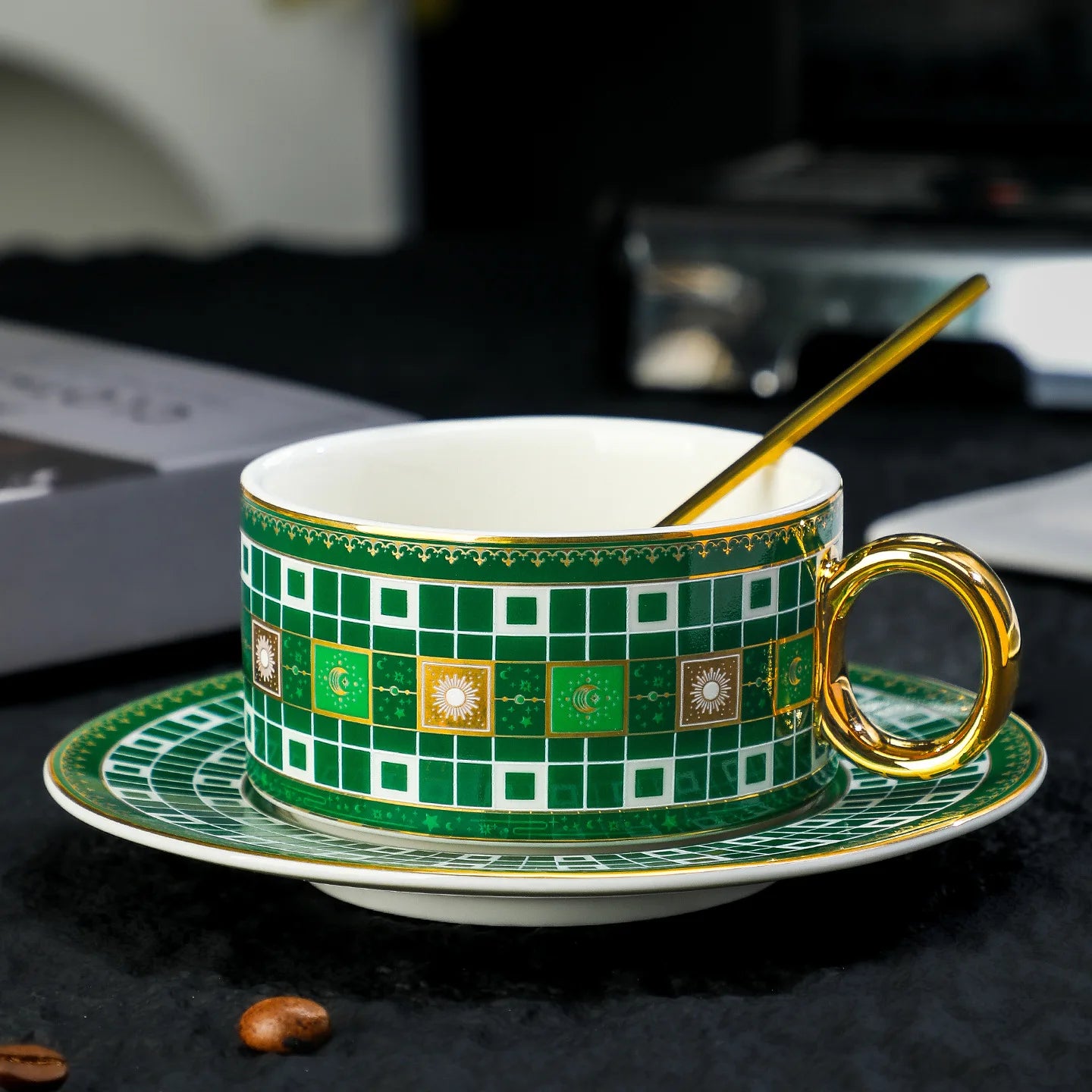 Tasse à Café Porcelaine Fine Bordure Dorée Style Royal