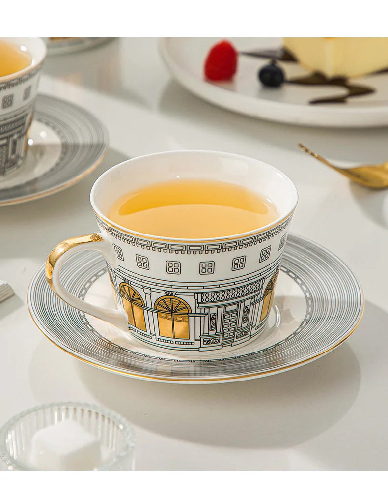 Tasse à Café Française Dorée avec Soucoupe Style Architectural
