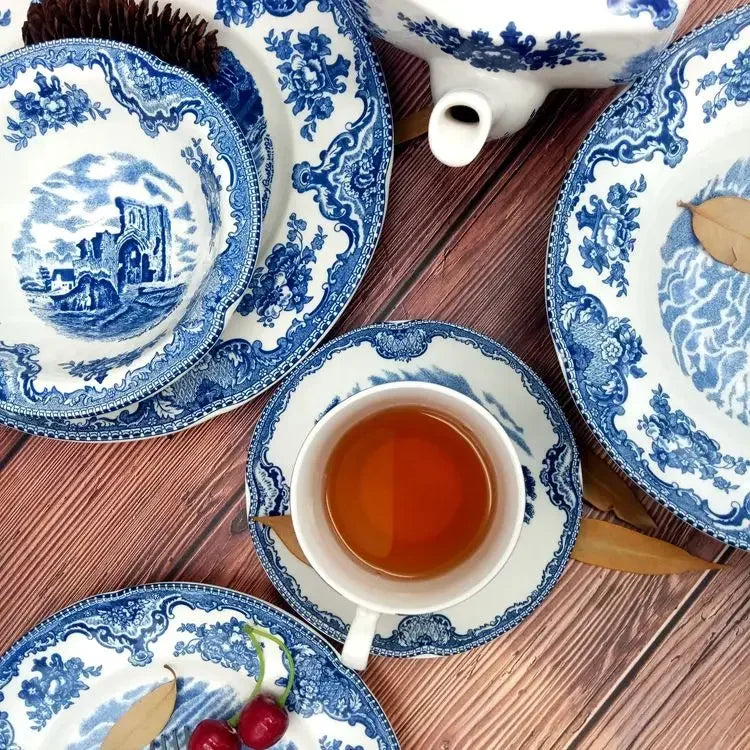 Assiette en Céramique Motif Château Bleu Palace