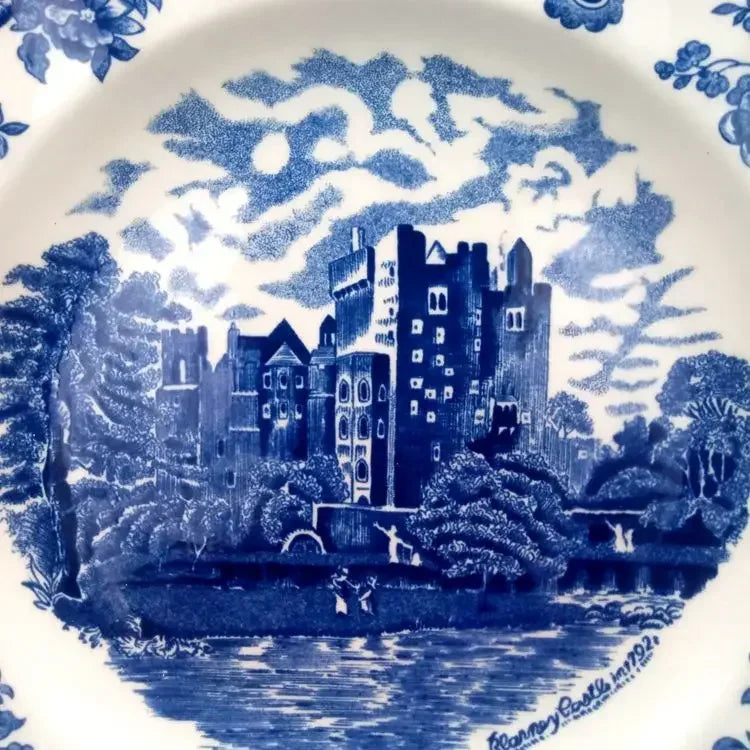 Assiette en Céramique Motif Château Bleu Palace