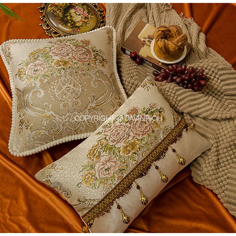 Housse de Coussin Vienne Jacquard Floral Européen avec Pompons