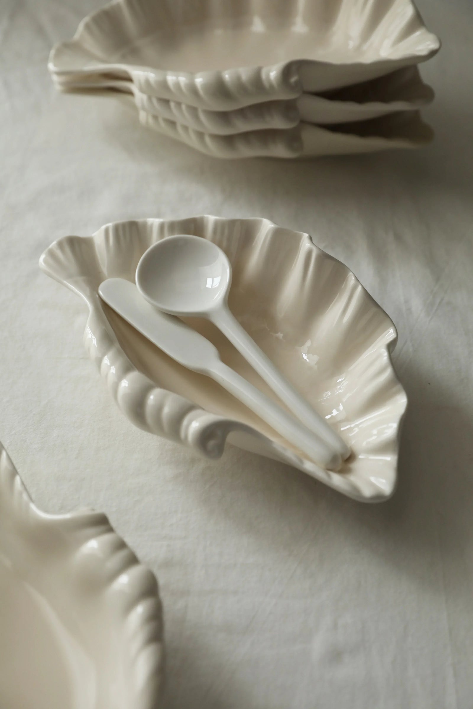 Assiette Céramique Forme Coquillage Crème Rétro