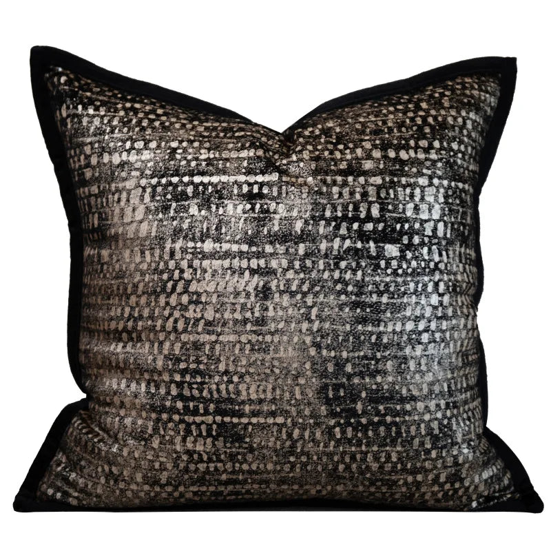 Housse de Coussin Lombaire Effet Python avec Pompon Art Déco