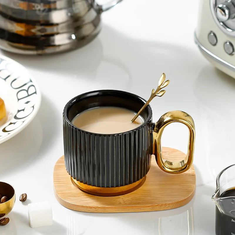 Tasse en Céramique avec Cuillère et Soucoupe Poignée Dorée