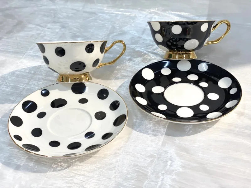 Duo de Tasses à Café Rétro avec Soucoupes 220ml